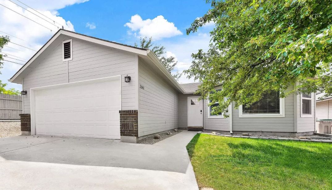 2041 East Oakridge Court